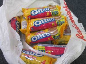 lot 304 image: 12- 4 oz Oreo Golden Double Stuf...