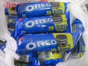 lot 412 image: 12- 4 oz Oreo King Size...