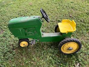 lot 57 image: John Deere Ertl Model No 52 Pedal Tractor