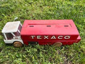 lot 60 image: Texaco Truck