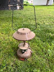 lot 64 image: Coleman Model 275 Lantern
