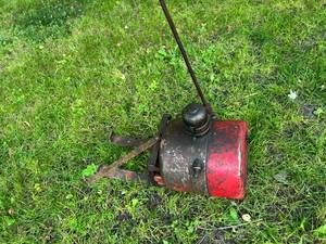 lot 67 image: Char-Lynn Pump