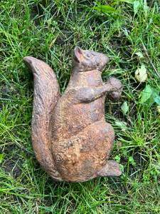 lot 68 image: Cast Iron Squirrel 10 Tall