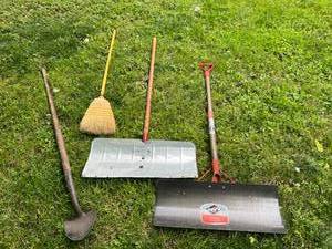 lot 69 image: Snow Shovels, Shovel & Broom