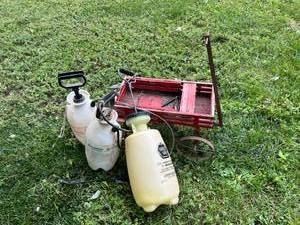 lot 76 image: Sprayers & Wagon