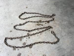 lot 77 image: Chain