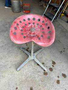 lot 94 image: Tractor Seat Stand