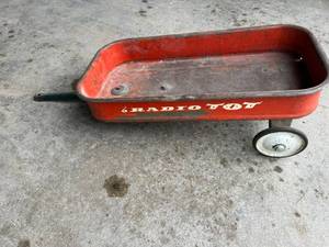 lot 96 image: Vintage Radio Tot Wagon