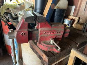 lot 100 image: Craftsman Bench Vise