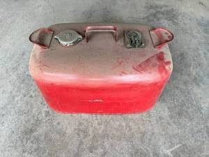 lot 102 image: Boat Motor Tank