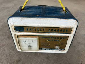 lot 116 image: Battery Charger 6v or 12v