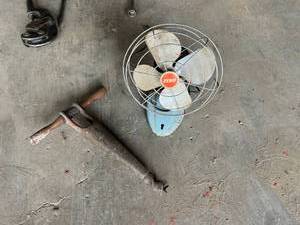 lot 128 image: Bung Auger & Fan