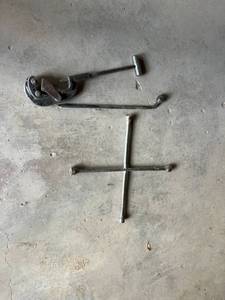 lot 129 image: Tire Irons & Pipe Cutter