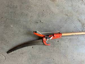 lot 133 image: Long Handle Pole Saw