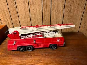 lot 7 image: Tonka Fire Truck