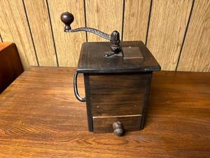 lot 8 image: Grinder