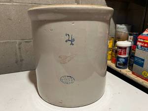 lot 141 image: 4 Gallon Red Wing Crock