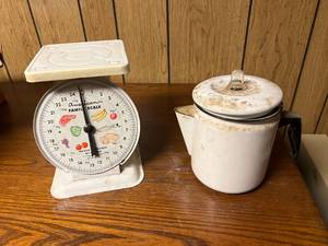 lot 165 image: Kitchen Scale & Vintage Coffee Pot