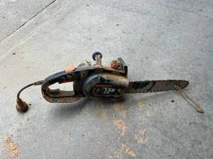lot 182 image: Remington 1.5HP 14 Bar Electric Chainsaw