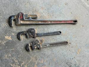 lot 184 image: Pipe Wrenches