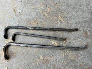 lot 189 image: Pry Bars