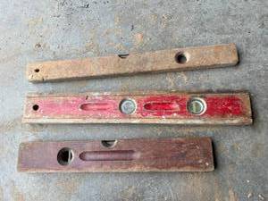 lot 200 image: Vintage Levels
