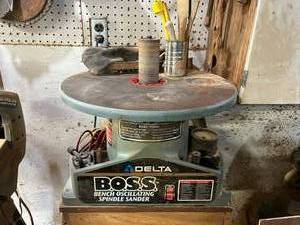 lot 204 image: Delta Bench Oscillating Spindle Sander BOSS on Stand