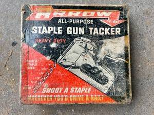 lot 211 image: Arrow Staple Gun Tacker Model T50