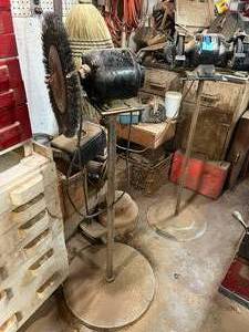 lot 224 image: Electric Wire Wheel on Stand