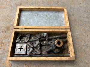lot 230 image: Pipe Thread Kit