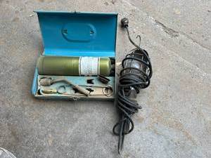 lot 239 image: Propane Torch Kit & Shop Light