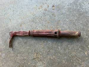 lot 270 image: Nail Puller