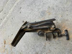 lot 276 image: Vintage Clamp On Bench Hand Saw Sharpener