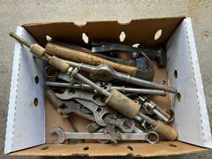 lot 281 image: Box of Tools