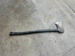 lot 282 image: Fiberglass Handle Axe