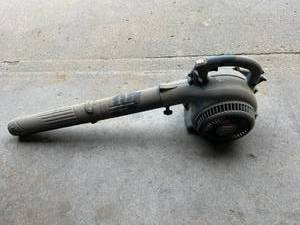 lot 301 image: Craftsman 25cc Gas Blower