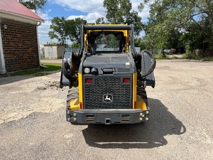 lot 3 image: John Deere 320G Skid Steer