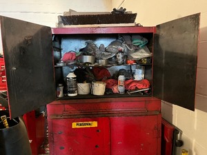 lot 14 image: Steel Cabinets