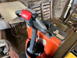 lot 17 image: Toyota Electric Pallet Jack