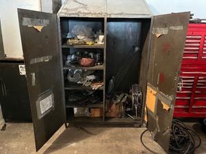 lot 26 image: Upright Steel Cabinet