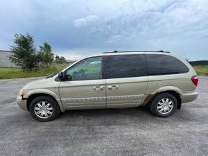 2005 Chrysler Town AND Country Touring