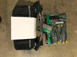 Commercial Electric Electricians Tool Set (22-Piece)   Customer Returns See Pictures