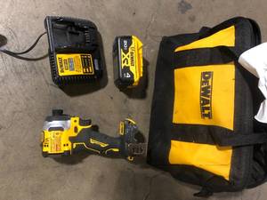 DEWALT 20V Cordless Compact Impact Driver 20V MAX POWERSTACK Battery Starter Kit  Customer Returns See Pictures