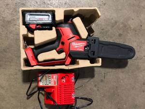 Milwaukee M18 FUEL 8 in. 18V Lithium-Ion Brushless HATCHET Pruning Saw Kit with 6Ah High Output Battery and Charger Customer Returns See Pictures