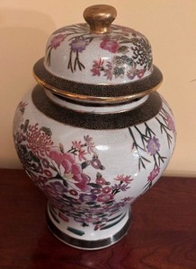 lot 76 image: Vintage Beautiful Urn Detailed with a Floral Design