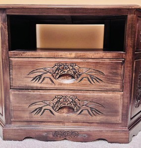 lot 91 image: Decorative Wooden Media Stand