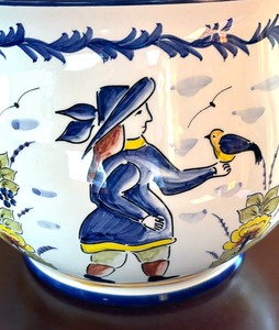 lot 140 image: Hand Painted Planter from Portugal