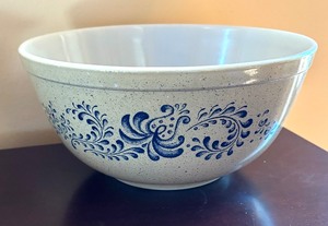lot 143 image: Two Vintage Pryex Bowls