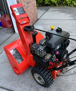 lot 144 image: Ariens Son-Thro 932046 Snowblower