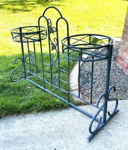 lot 145 image: Decorative Metal Planter Stand